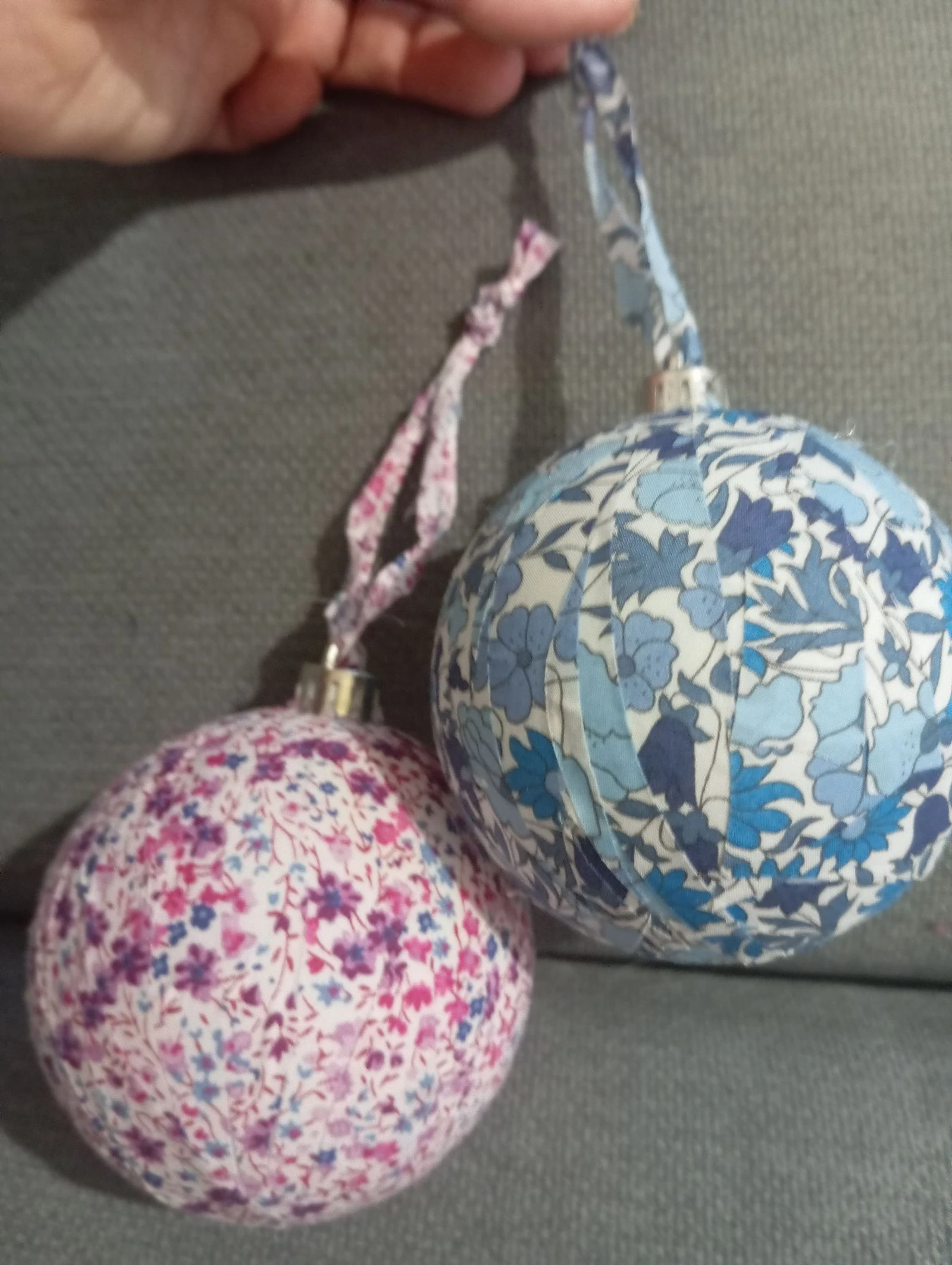 Dos grandes bolas de Navidad estilo liberty – photo 2